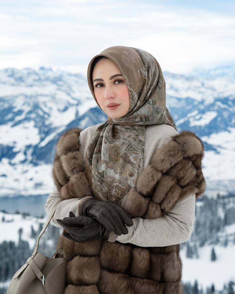 Instagram/buttonscarves